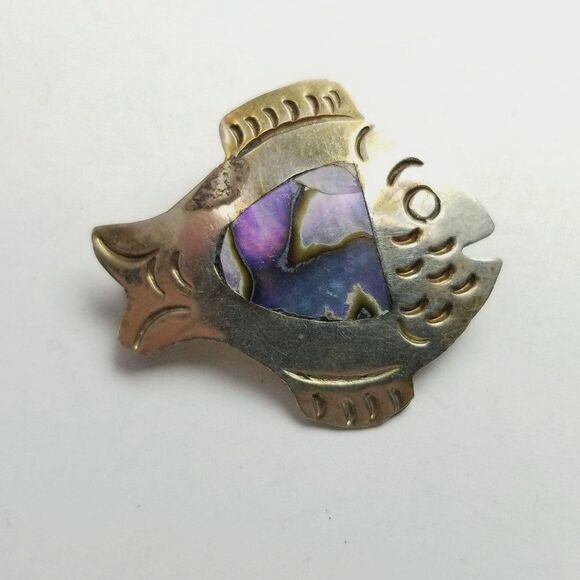 Vintage Fish Shape Brooch, Silver Tone and Mother of Pearl Pin, Estate - Picture 6 of 6